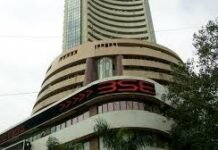 BSE Sensex 365 अंक टूटा, NSE Nifty 50 25400 के नीचे फिसला