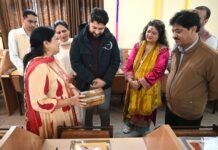 मंडी कलम शिल्प पर आयोजित कार्यशाला संपन्न, उपायुक्त ने प्रतिभागियों को किया सम्मानित