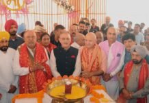 राज्यपाल ने जालंधर के देवी तालाब मंदिर में राम नवमी शोभा यात्रा में भाग लिया