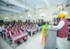 Bhagwant Singh Mann ने Adampur के स्कूल ऑफ एमिनेंस में विद्यार्थियों से की मुलाकात
