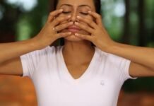 Navratri Yoga Tips: व्रत के दौरान चक्कर और कमजोरी से बचना है तो करें ये आसान योगासन