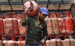 एलपीजी सिलेंडर की जमाखोरी रोकने के लिए सरकार का बड़ा कदम, आवश्यक वस्तु अधिनियम लागू