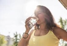 गर्मियों में सिर्फ पानी पीना काफी नहीं, न्यूट्रिशनिस्ट ने बताया ‘समर किट’ बनाने का तरीका