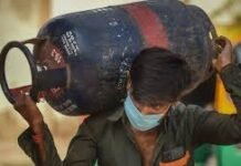 ट्राईसिटी में LPG संकट: गैस एजेंसियों पर लंबी कतारें, होटलों ने बदले मेन्यू; जमाखोरी रोकने को प्रशासन सख्त