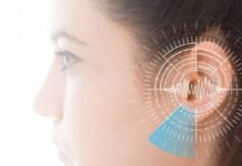 World Hearing Day 2026: क्या भीड़ में बात समझने में दिक्कत ‘हिडन हियरिंग लॉस’ का संकेत है?