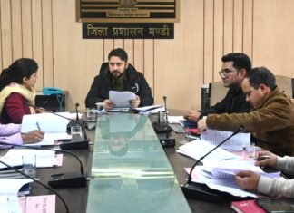 जिला स्तरीय समिति की बैठक में 251 प्रकरणों को मिली स्वीकृति, उपायुक्त ने की अध्यक्षता