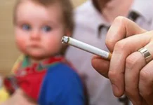 पिता की स्मोकिंग से बच्चों को खतरा! स्टडी में खुलासा—बढ़ सकता है डायबिटीज और लिवर बीमारी का जोखिम