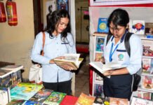 महंगी किताबों पर सख्ती: प्राइवेट स्कूलों की मनमानी पर राज्यों को नोटिस