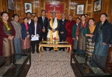 तिब्बतन प्रतिनिधिमंडल ने लोक भवन में राज्यपाल से भेंट की