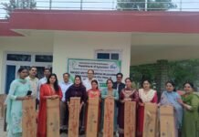 निटिंग प्रशिक्षण के बाद 8 प्रशिक्षुओं को मिली मशीनें