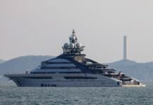 तनाव के बीच होर्मुज से गुजरी रूसी अरबपति की लग्जरी यॉट, उठे सवाल