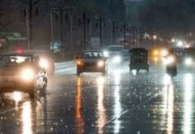 दिल्ली-एनसीआर में बारिश से बदला मौसम, 10 डिग्री तक गिरा तापमान