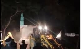 लखनऊ में अवैध निर्माण पर कार्रवाई, हाई कोर्ट के आदेश के बाद मस्जिद हटाई गई