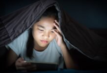 क्या बढ़ता स्क्रीन टाइम ट्रिगर कर रहा है Migraine? जानिए एक्सपर्ट की राय