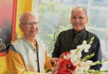 राज्यपाल ने पूर्व मुख्यमंत्री शांता कुमार से की भेंट