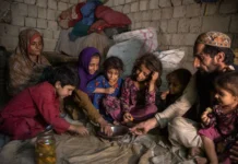 अफगानिस्तान में भुखमरी का भयावह संकट, बच्चों को बेचने तक मजबूर हुए परिवार