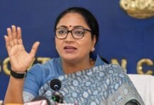 दिल्ली में बिजली बचाने के लिए बड़ा फैसला: दफ्तरों में 24-26 डिग्री पर ही चलेंगे AC, गैर-जरूरी लाइट बंद रखने के आदेश