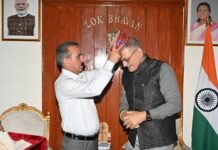 मुख्यमंत्री ने राज्यपाल से शिष्टाचार भेंट की