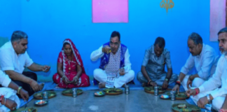 बांसवाड़ा में दिखा मुख्यमंत्री भजनलाल शर्मा का सादगीभरा अंदाज, ग्रामीण परिवार संग जमीन पर बैठकर किया भोजन