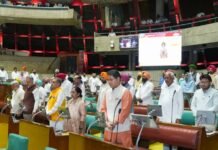 पंजाब विधानसभा ने आज पिछले सत्र के बाद दिवंगत हुईं प्रमुख हस्तियों को श्रद्धांजलि अर्पित की।