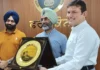 कनाडाई पंजाबी अजयपाल सिंह धालीवाल ने रचा इतिहास, फतह किया माउंट एवरेस्ट