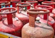 मई की शुरुआत में महंगाई का झटका: कमर्शियल LPG सिलेंडर 993 रुपये महंगा, 5 किलो सिलेंडर भी हुआ महंगा