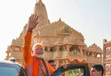 सोमनाथ में गूंजा ‘हर-हर महादेव’, पीएम मोदी ने किया मंदिर शिखर का कुंभाभिषेक