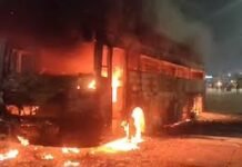 लखनऊ एक्सप्रेसवे पर भीषण हादसा: कंटेनर से टकराकर बस में लगी आग, चालक जिंदा जला; कई यात्री झुलसे