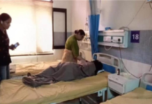 LNJP अस्पताल में नर्सिंग स्टाफ की सांकेतिक हड़ताल, महिला आयोग की टिप्पणियों पर जताया विरोध