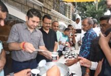 सावन के दूसरे सोमवार पर प्रेस क्लब मंडी ने लगाया खीर का भंडारा, उपायुक्त ने जताई सहभागिता