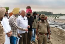 बरिंदर कुमार गोयल द्वारा ससराली कॉलोनी के समीप सतलुज धुस्सी बांध के कार्यों का जायज़ा
