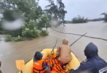गुजरात में मूसलाधार बारिश का रेड अलर्ट, कई जिलों में स्कूल-कॉलेज बंद; NDRF-SDRF की टीमें तैनात