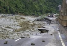 हिमाचल में बारिश का कहर: 5 की मौ*त, 49 सड़कें बंद, कई गांवों का संपर्क टूटा