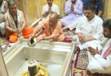 सीएम योगी ने काशी में काल भैरव और बाबा विश्वनाथ के किए दर्शन, लोकमंगल की कामना के साथ की पूजा-अर्चना