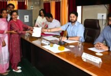 मंडी जिला परिषद अध्यक्ष एवं उपाध्यक्ष का निर्वाचन संपन्न, उपायुक्त ने दिलाई शपथ