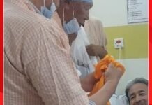 अनशन समाप्त होने के बाद डॉक्टरों ने सोनम वांगचुक का किया सम्मान