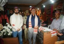 राज्यपाल ने राष्ट्रीय हथकरघा दिवस पर दिल्ली स्थित हिमाचल एम्पोरियम का दौरा किया