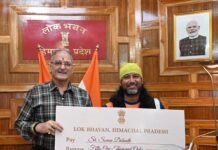 राज्यपाल ने सोमेन देबनाथ के प्रेरणादायी अभियान के लिए 51 हजार रुपये की सहायता प्रदान की