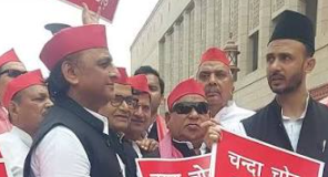 UP विधानसभा सत्र की शुरुआत हंगामेदार, विपक्ष ने लगाए “चंदा चोर गद्दी छोड़” के नारे
