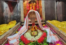 Omkareshwar News: हर-हर महादेव के जयघोष से गूंजा ओंकारेश्वर, फूलों से सजे बाबा के दिव्य स्वरूप ने मोहा मन; आज निकलेगी भव्य पालकी