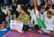 JPSC-JSSC Protest: बैरिकेड तोड़ विधानसभा की ओर बढ़े छात्र, स्ट्रेचर पर देवेंद्रनाथ महतो भी पहुंचे; हिरासत में बाबूलाल मरांडी