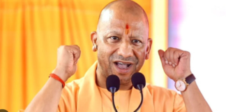 गोरखपुर में CM योगी आदित्यनाथ ने निकाली तिरंगा यात्रा, ‘हर घर तिरंगा’ अभियान को दिया बढ़ावा