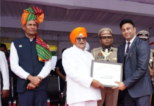 जनसंपर्क क्षेत्र में उत्कृष्ट योगदान के लिए सचिन सिंगला सम्मानित, प्रशासक गुलाबचंद कटारिया ने प्रदान किया प्रशंसा प्रमाण-पत्र