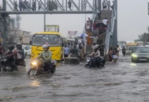 Delhi Rain Alert: दिल्ली-एनसीआर में झमाझम बारिश, गुरुग्राम में जलभराव से बिगड़े हालात, पुलिस ने जारी की WFH एडवाइजरी