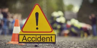 हादसे के पीड़ितों की मदद के लिए रुके केंद्रीय मंत्री रामदास आठवले, पेश की इंसानियत की मिसाल