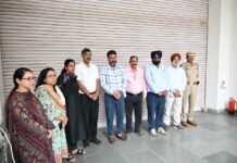 जिला निर्वाचन अधिकारी ने राजनीतिक पार्टियों के प्रतिनिधियों की मौजूदगी में ईवीएम वेयरहाउस का तिमाही निरीक्षण किया