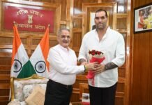 प्रसिद्ध पहलवान ‘द ग्रेट खली’ ने राज्यपाल से शिष्टाचार भेंट की