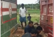 तेलंगाना में बड़ा हादसा टला, सड़क से उतरकर कुएं में जा लटकी बस