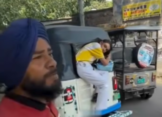“एक लापरवाही पड़ सकती है भारी! अमृतसर में ओवरलोड ऑटो पर लटककर स्कूल जाता दिखा बच्चा”