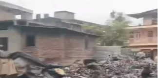लखीमपुर में दो गोदामों में भीषण आग, जूट और तिरपाल समेत सामान जलकर खाक; वीडियो आया सामने